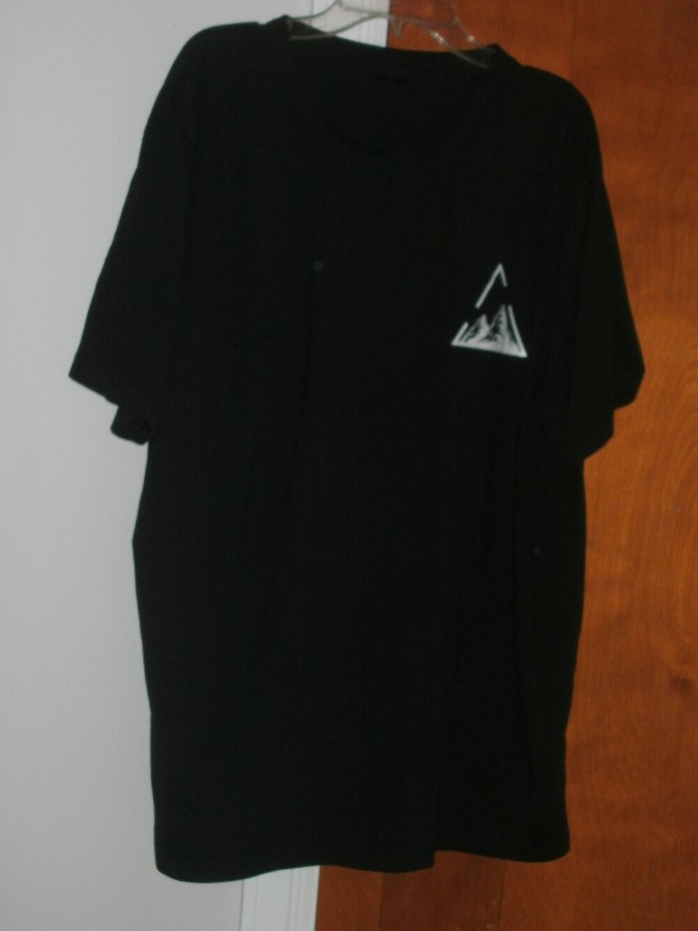 Manfinity Black Fitted Tee T Shirt Casual Short Sleeve Mountain Graphic size M